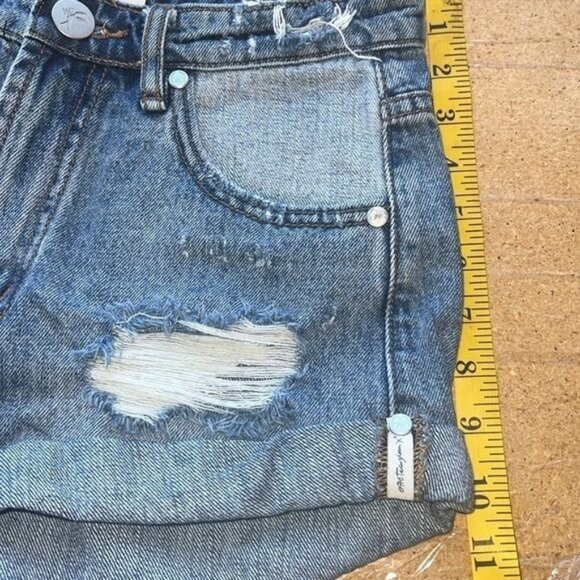 One Teaspoon Womens Mid Waist Bandits Distressed Denim Shorts Size 28 Blue Casua - Picture 4 of 16